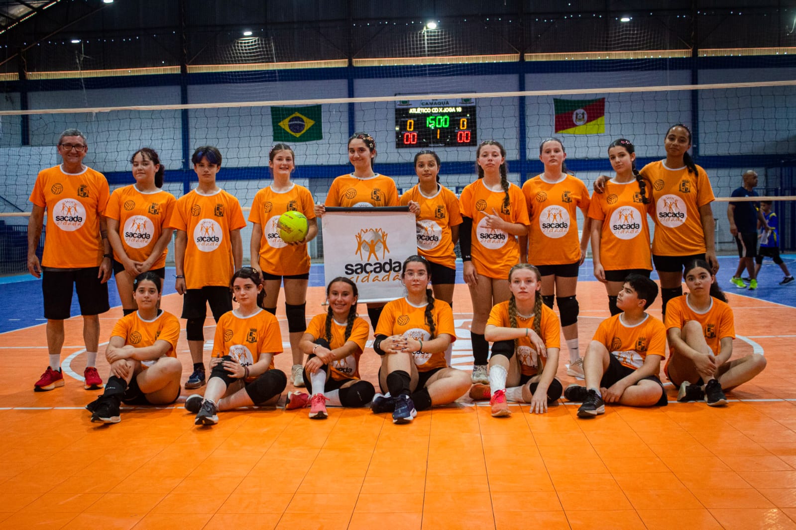 Equipes de handebol e vôlei participaram nas categorias femininas, masculinas e mistas