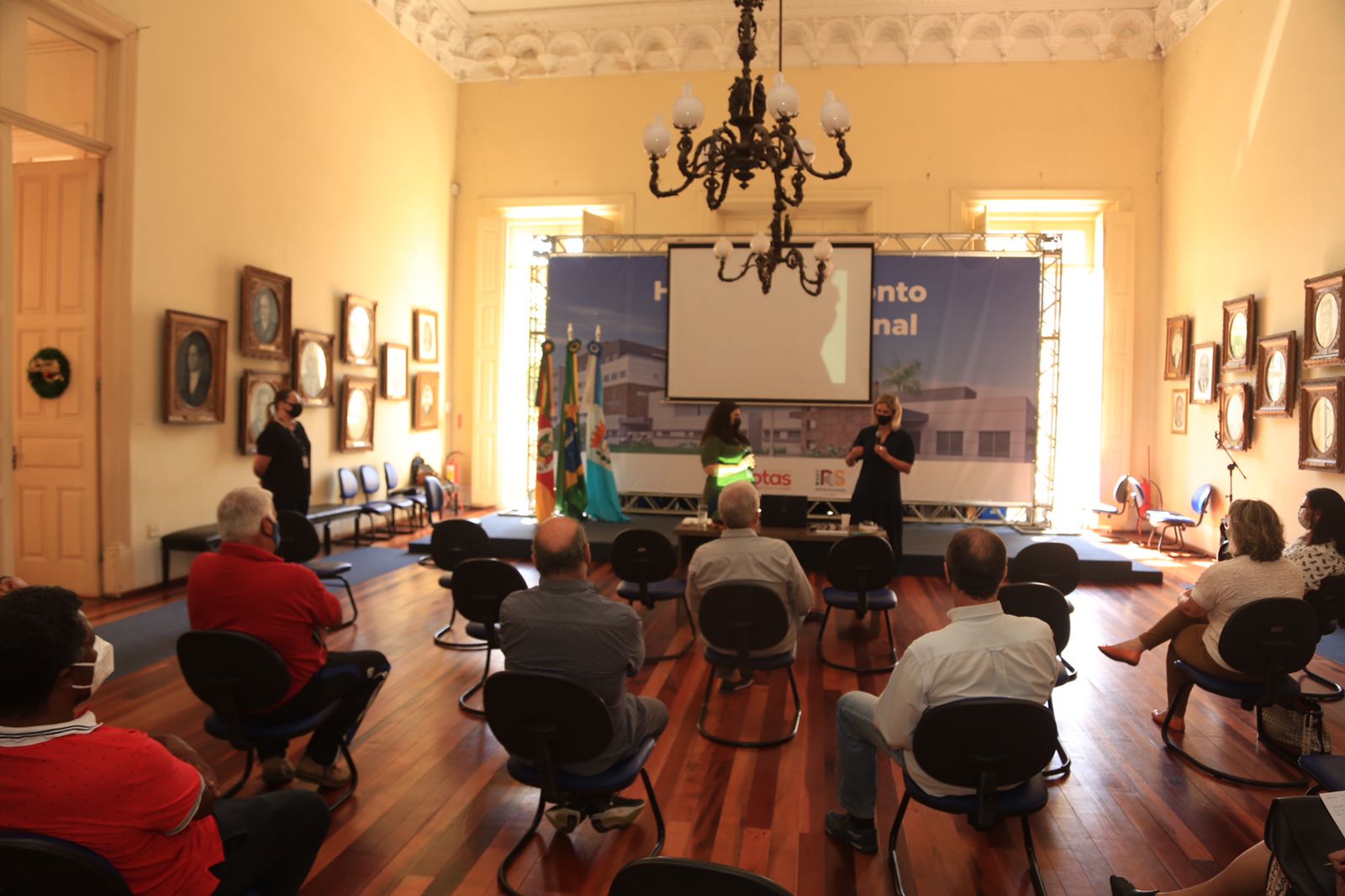 Dinâmica do levantamento de dados foi tratada em encontro na Prefeitura, com a presença da prefeita Paula Mascarenhas