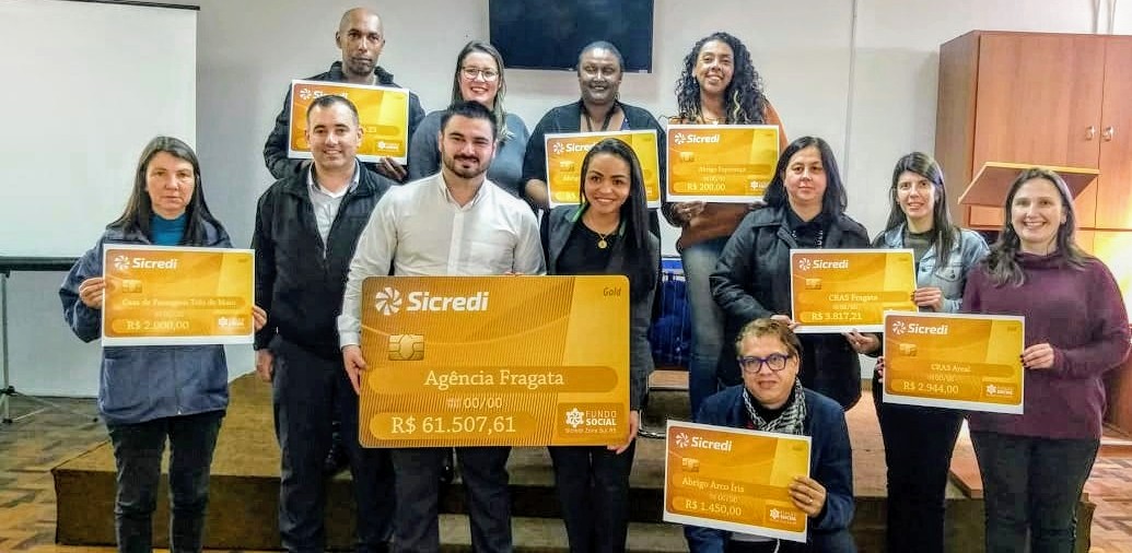 Cinco abrigos municipais, quatro Serviços de Convivência e Fortalecimento de Vínculos e um Centro de Referência em Assistência Social receberam cheque simbólico de R$ 61 mil
