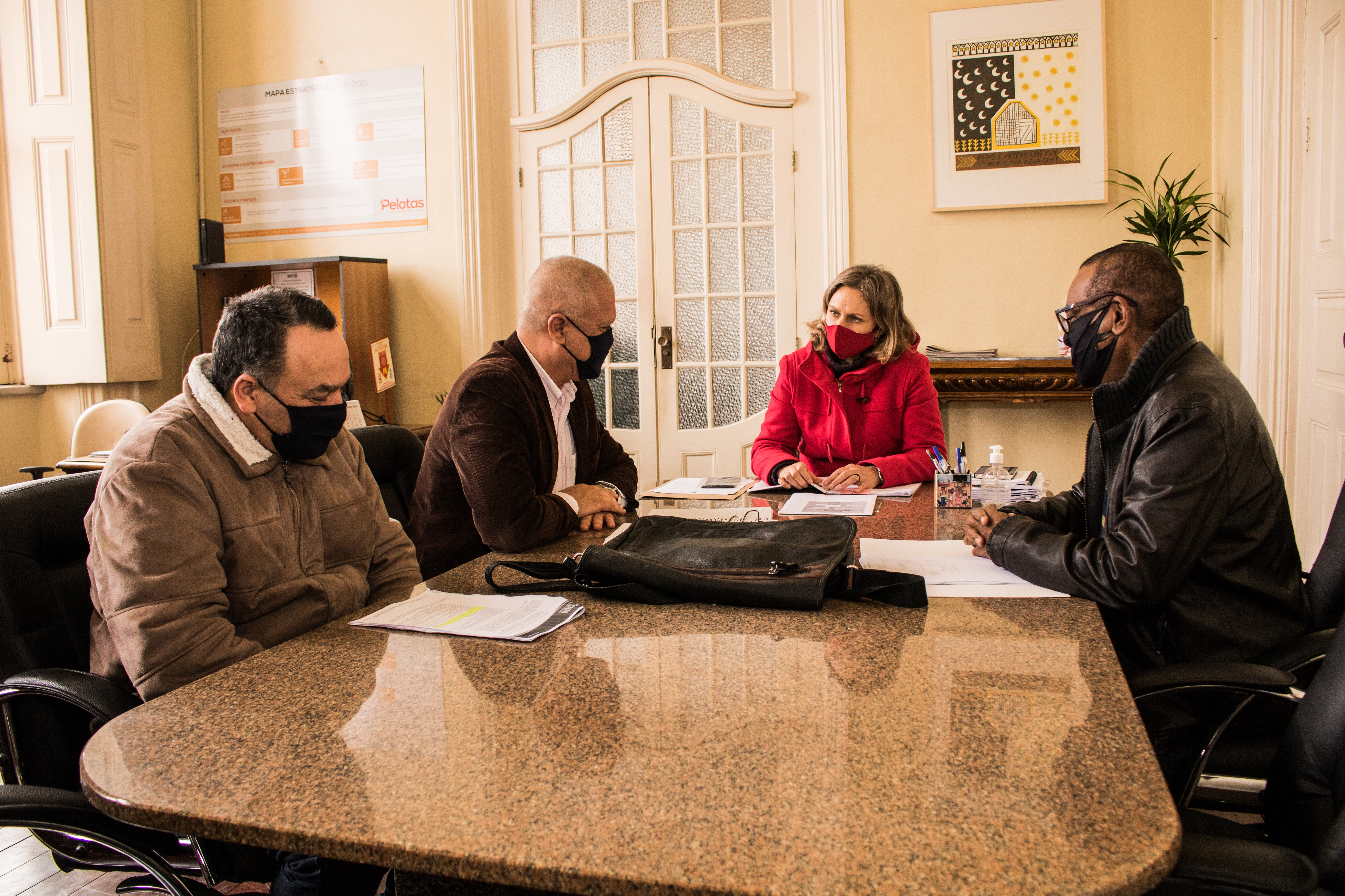 Participaram da reunião representantes das secretarias da Fazenda e Obras e Pavimentação