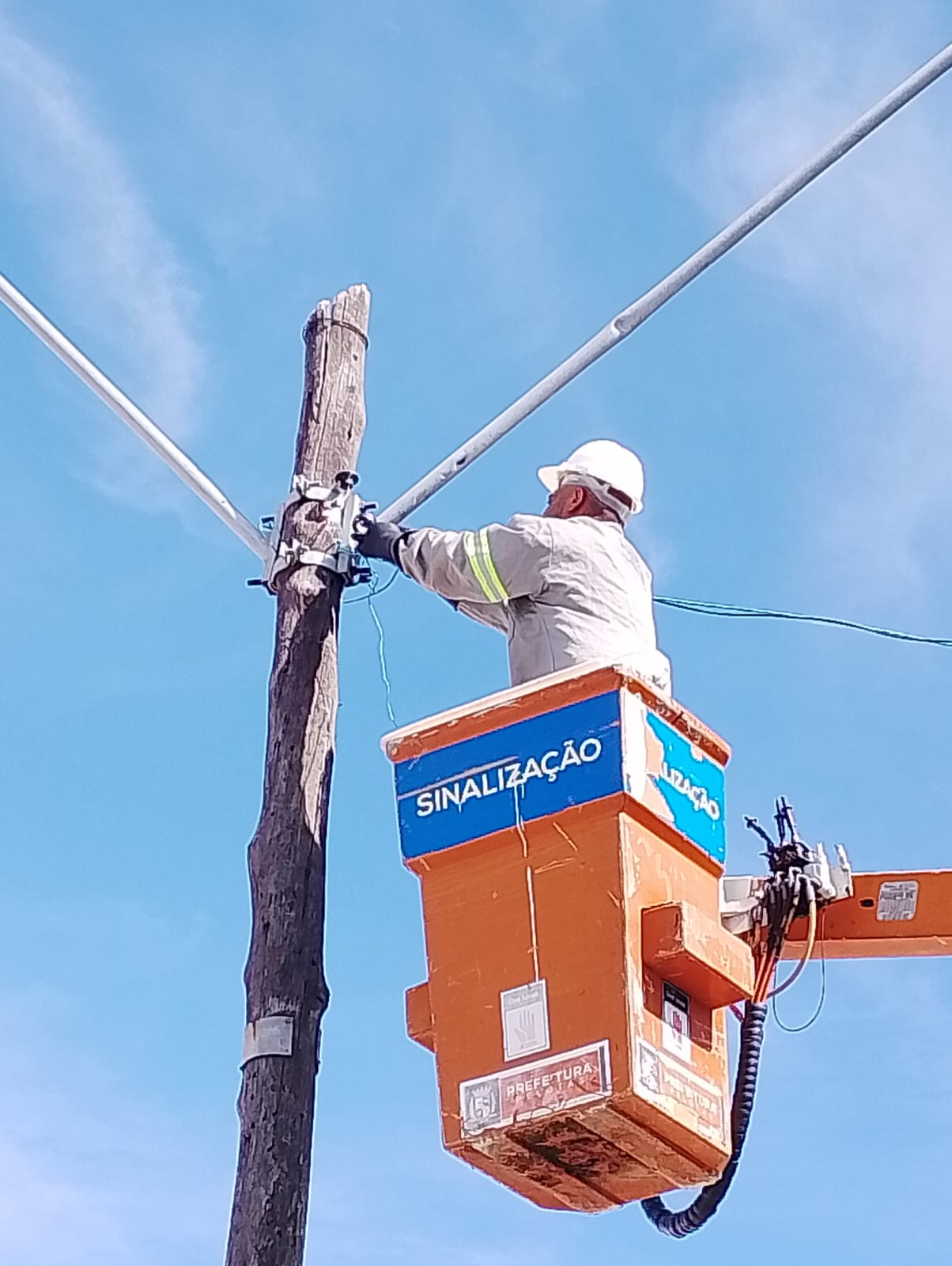 Trabalho é feito pelo Departamento de Iluminação Pública (DIP) da Secretaria de Serviços Urbanos e Infraestrutura (Ssui)