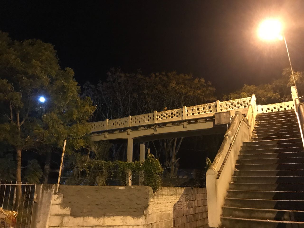 Oito pontos de iluminação foram recuperados em toda a extensão da Passarela que liga Centro e Simões Lopes