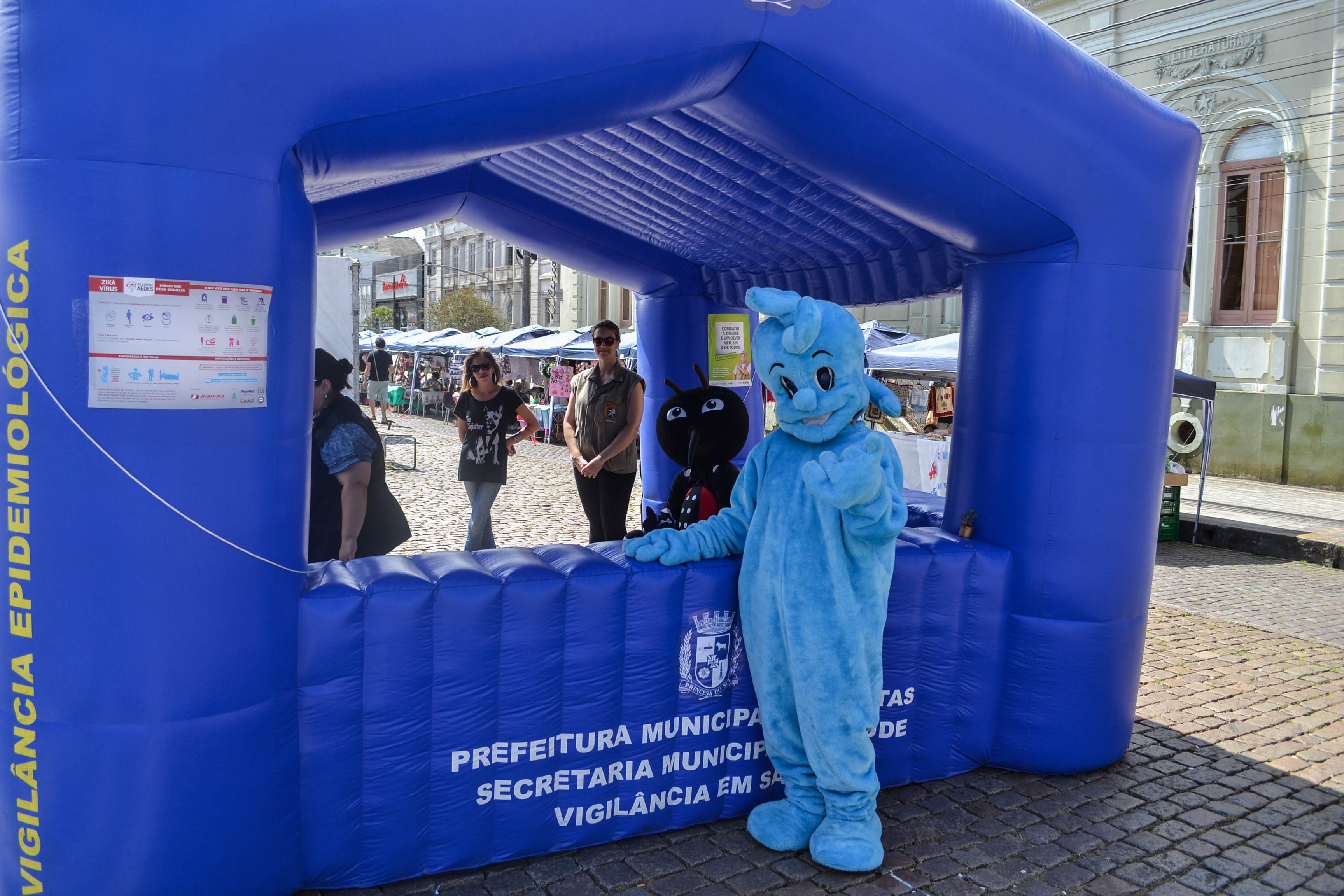 Panfletagem e a presença de mascotes fizeram parte da atividade