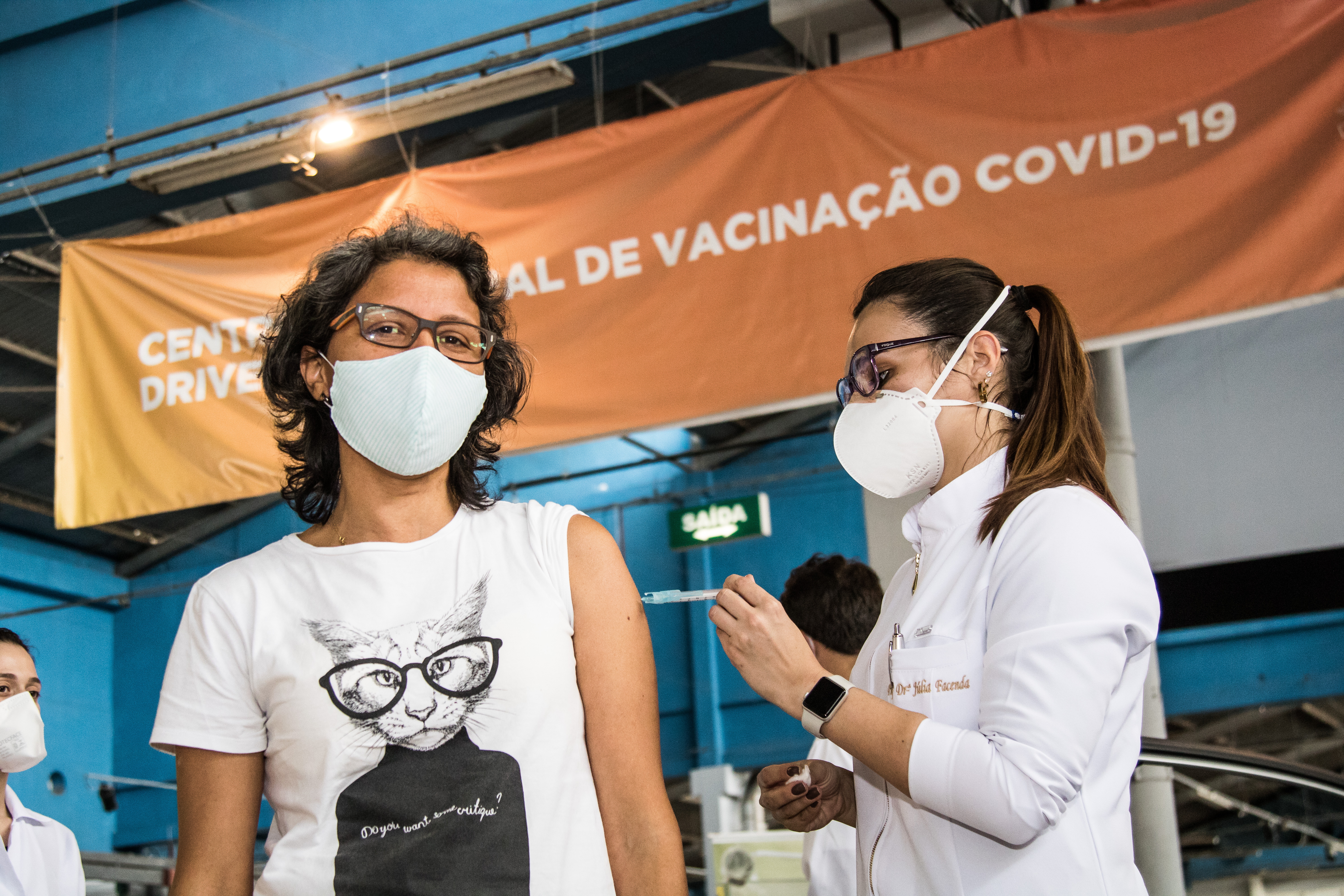 As ações para imunização da população seguem durante a semana no drive-thru, no Centro de Eventos, e nos bairros