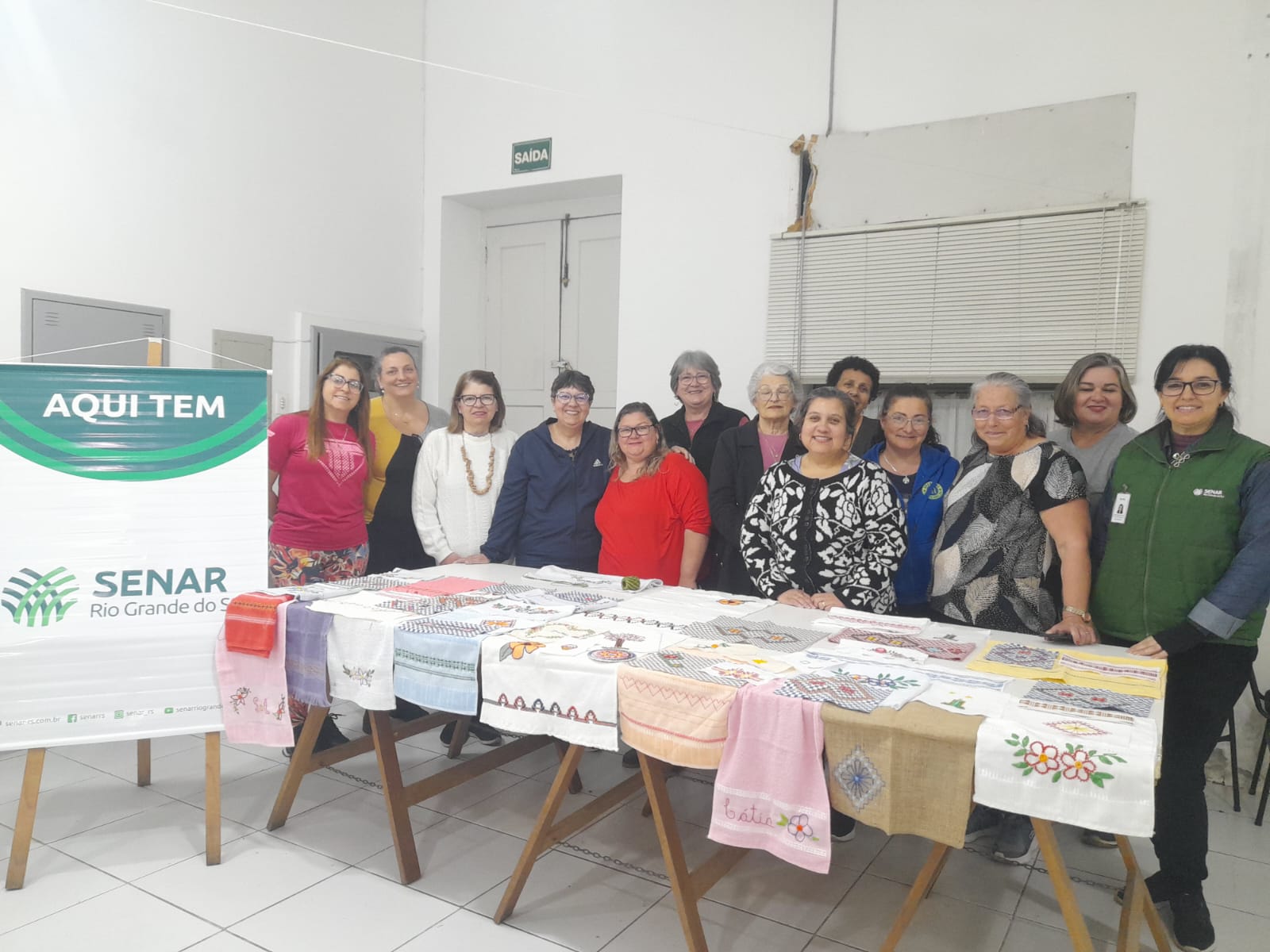 Doze produtoras rurais e usuárias da Rede de Atenção Psicossocial da Prefeitura participaram da atividade