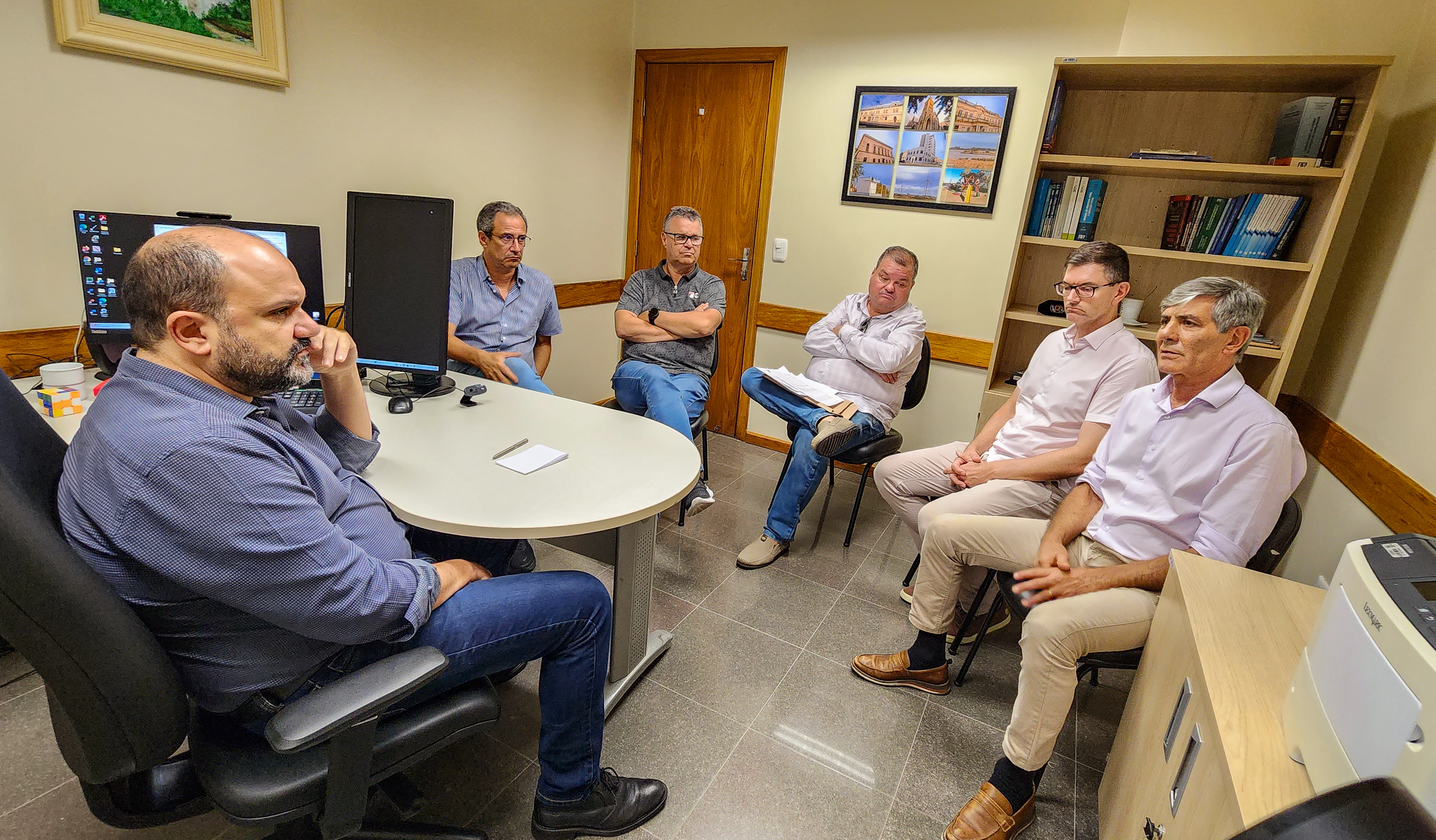 Marroni e empresários do setor do transporte coletivo levaram à Promotoria casos investigados pelo Procon no município sobre aumentos indevidos no preço do diesel