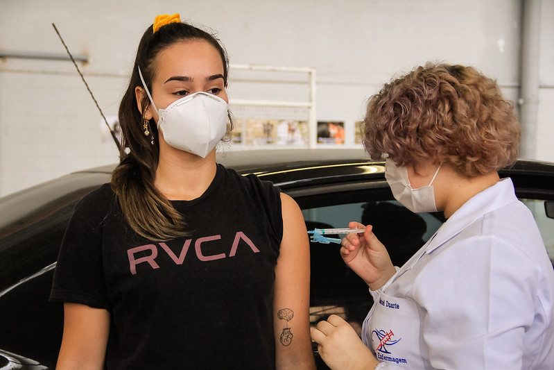 Segunda dose de reforço para esse público começa a ser aplicada a partir desta quinta-feira (22) em todas as UBSs, no Mercado Central e no Trailer da Vacina
