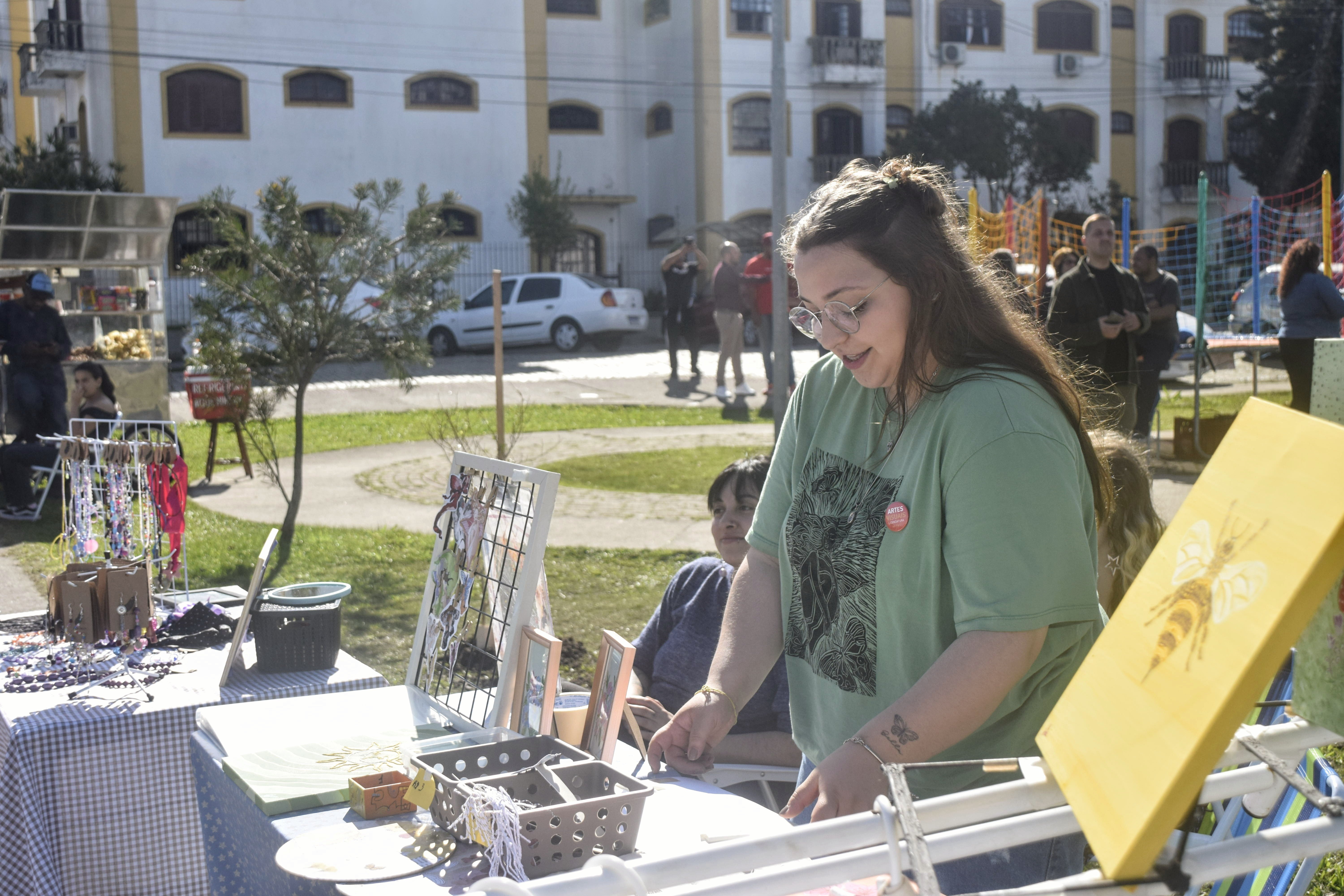 A 1° Feira da Juventude reuniu a comunidade neste sábado (30), contando com atividades artísticas e esportivas