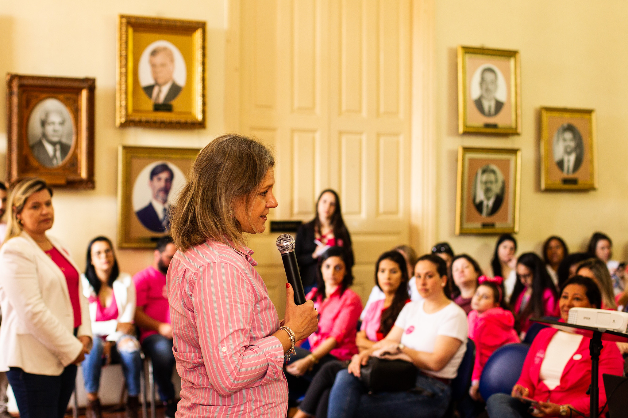 Atividade alusiva ao Outubro Rosa reuniu 90 servidoras da autarquia