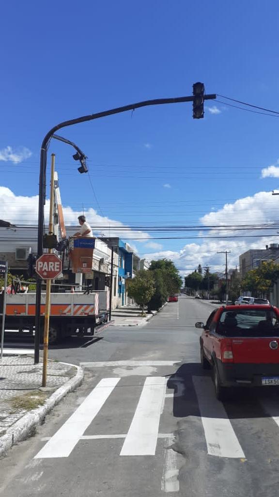 Novo equipamento de sinalização de trânsito, instalado pela Prefeitura, entra em funcionamento nesta terça-feira (30)