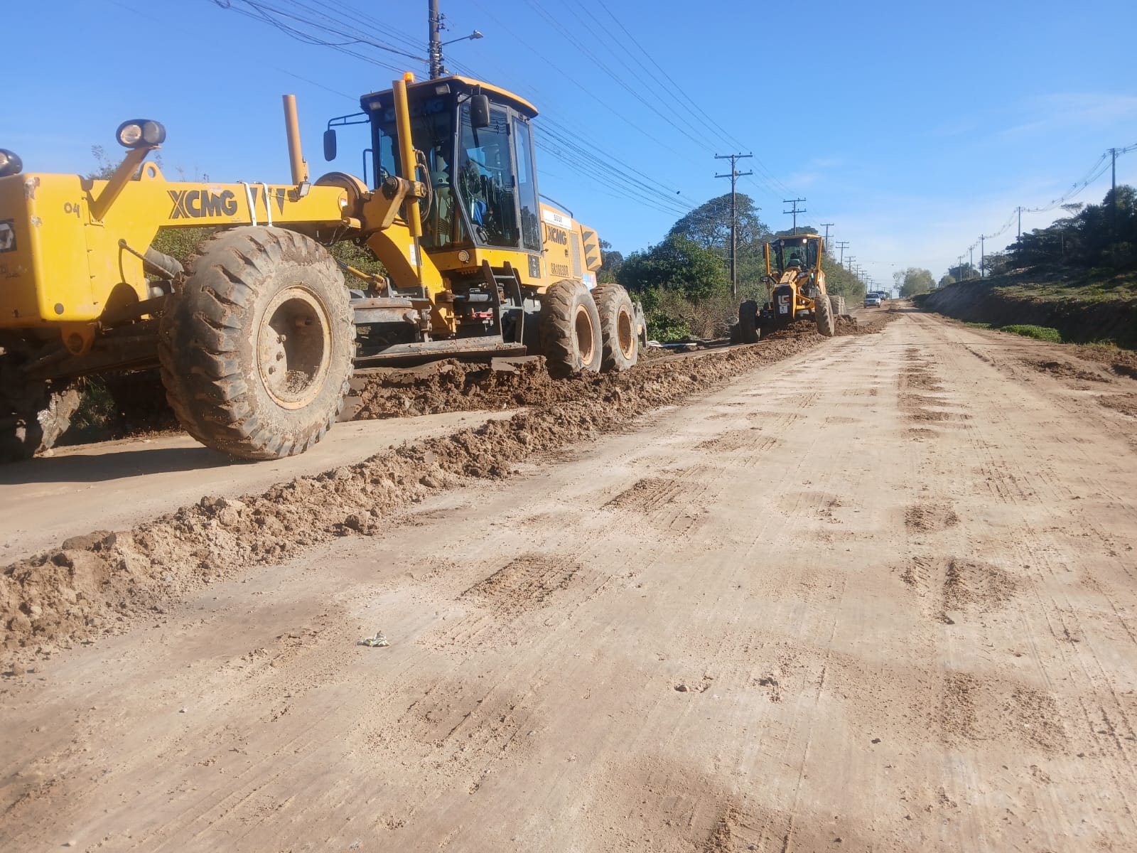 Trajeto em ruas não pavimentadas recebe patrolamento da Secretaria de Serviços Urbanos e Infraestrutura (Ssui)