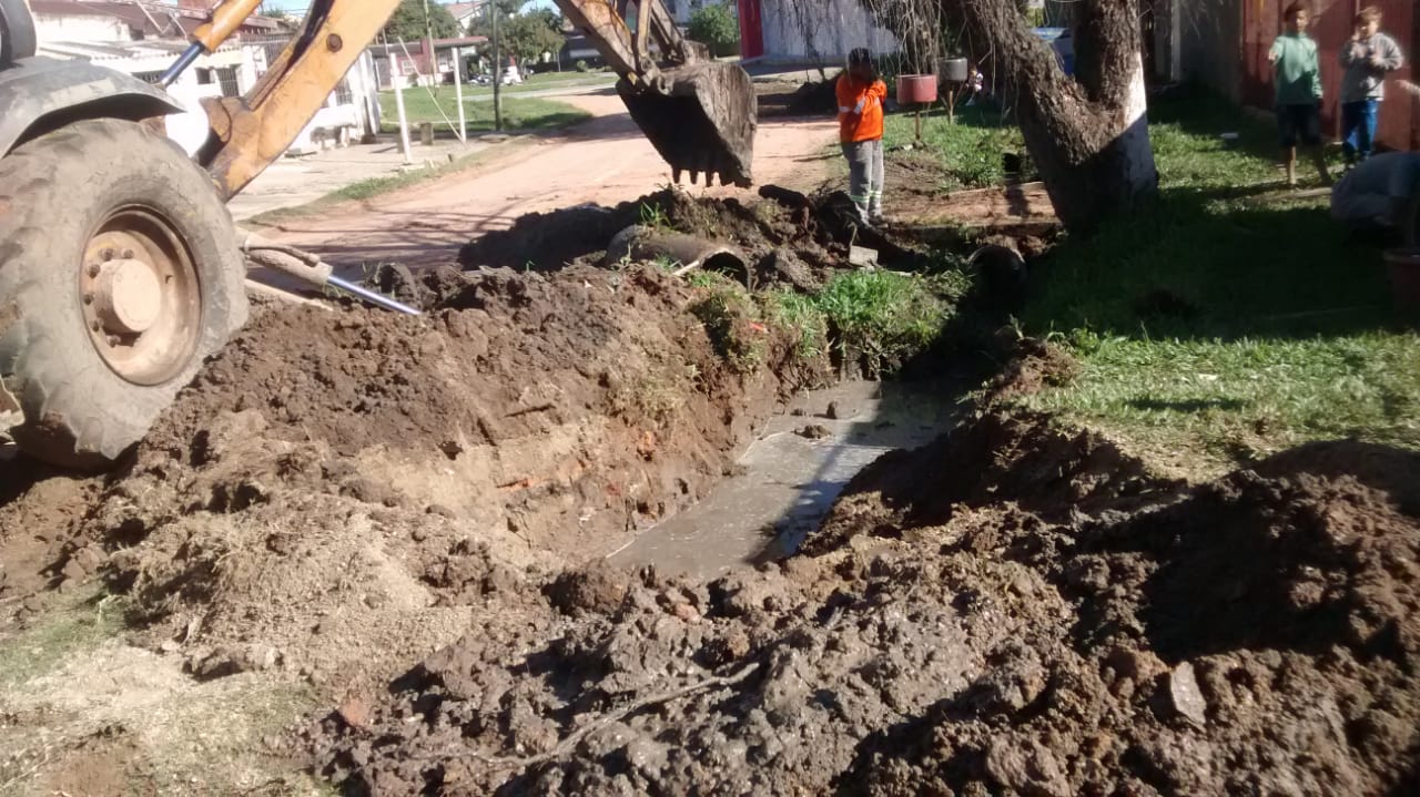 Prefeitura trabalha na recuperação da drenagem, limpeza urbana e roçado de forma sistemática