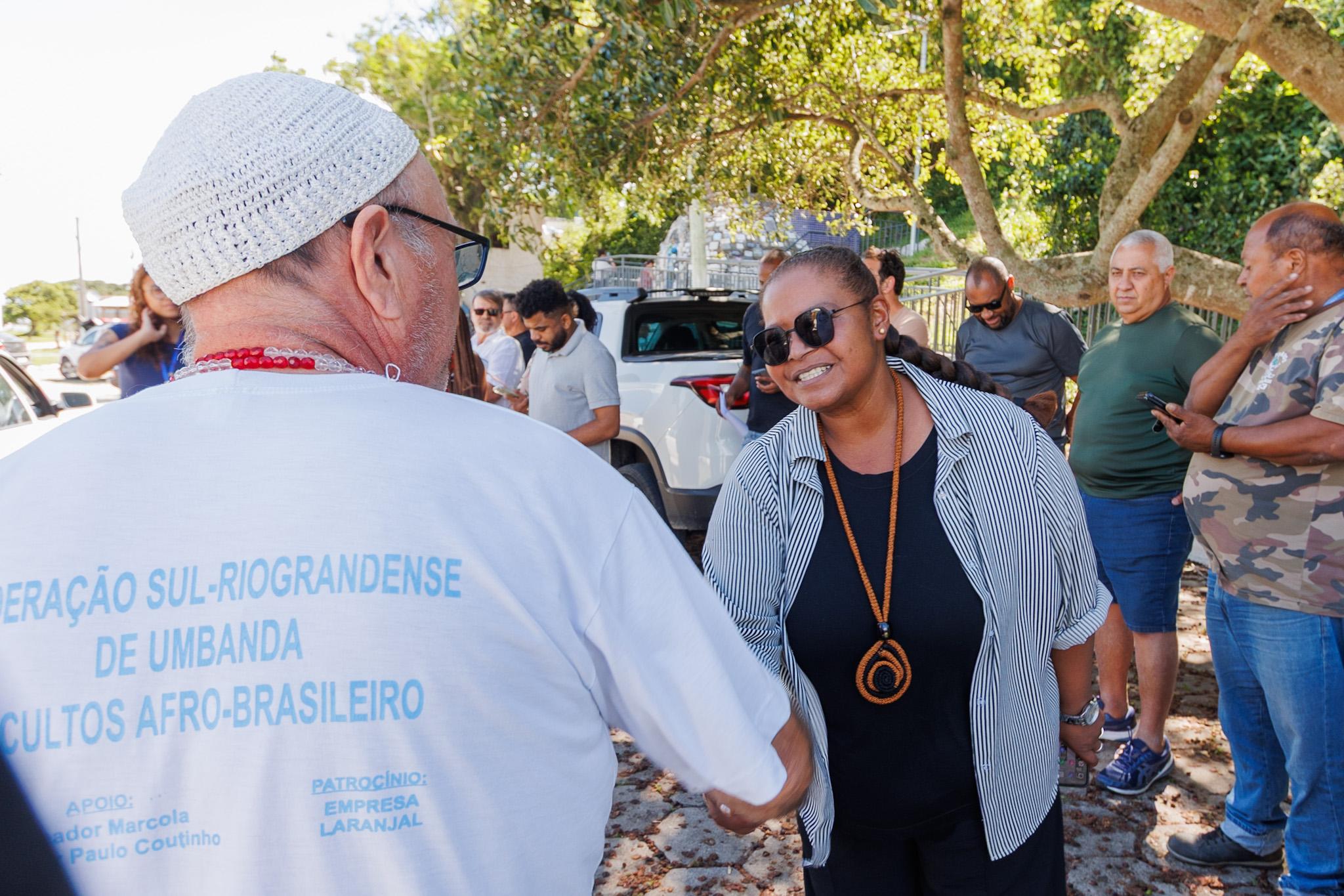 Prefeita em exercício, Daniela Brizolara, secretários e representantes de secretarias se reuniram com comunidades católicas na Z3 e da umbanda no Balneário dos Prazeres