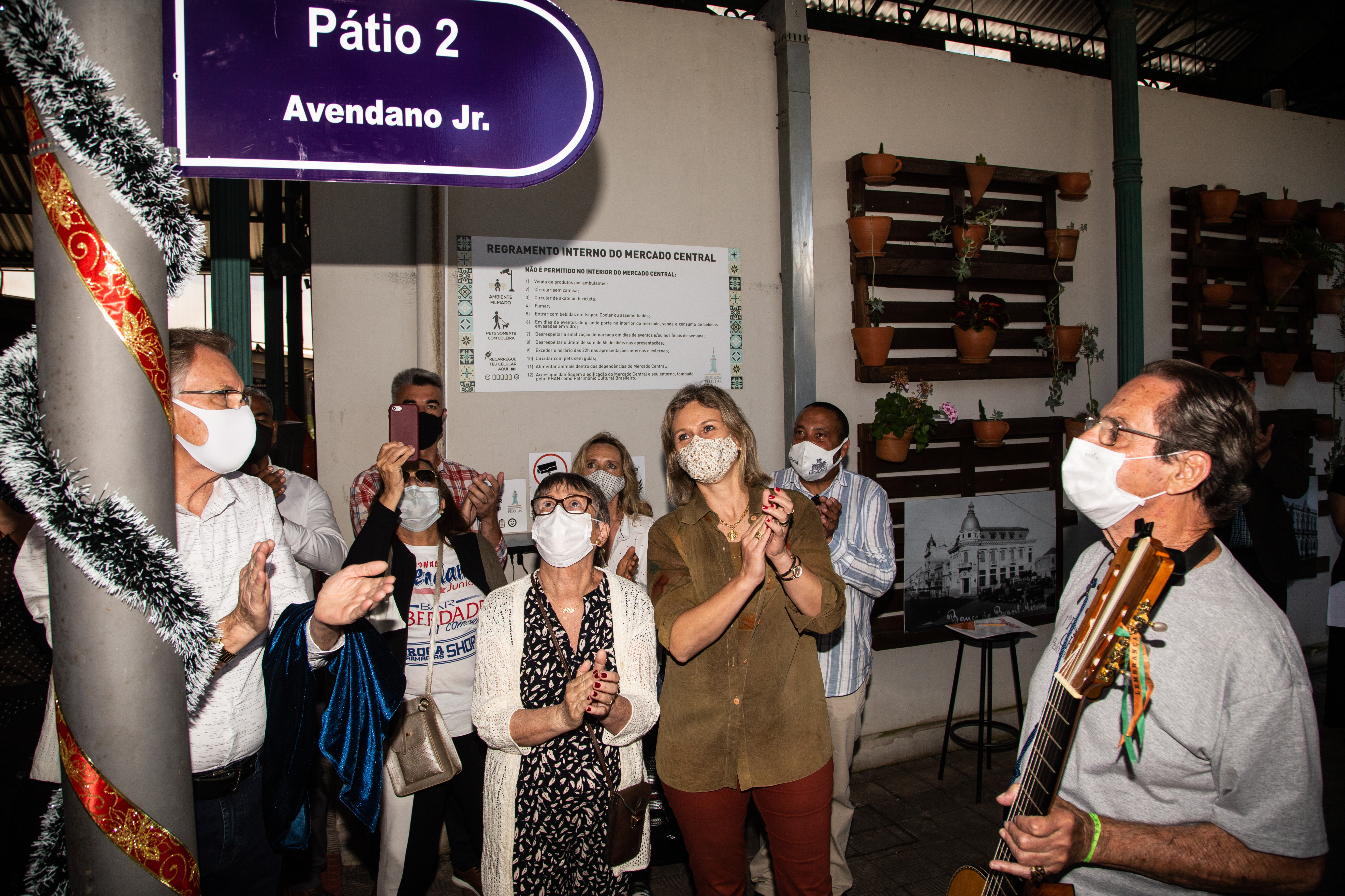 Prefeita Paula Mascarenhas participou de evento. Pátio interno do Mercado Central ganhou o nome do instrumentista
