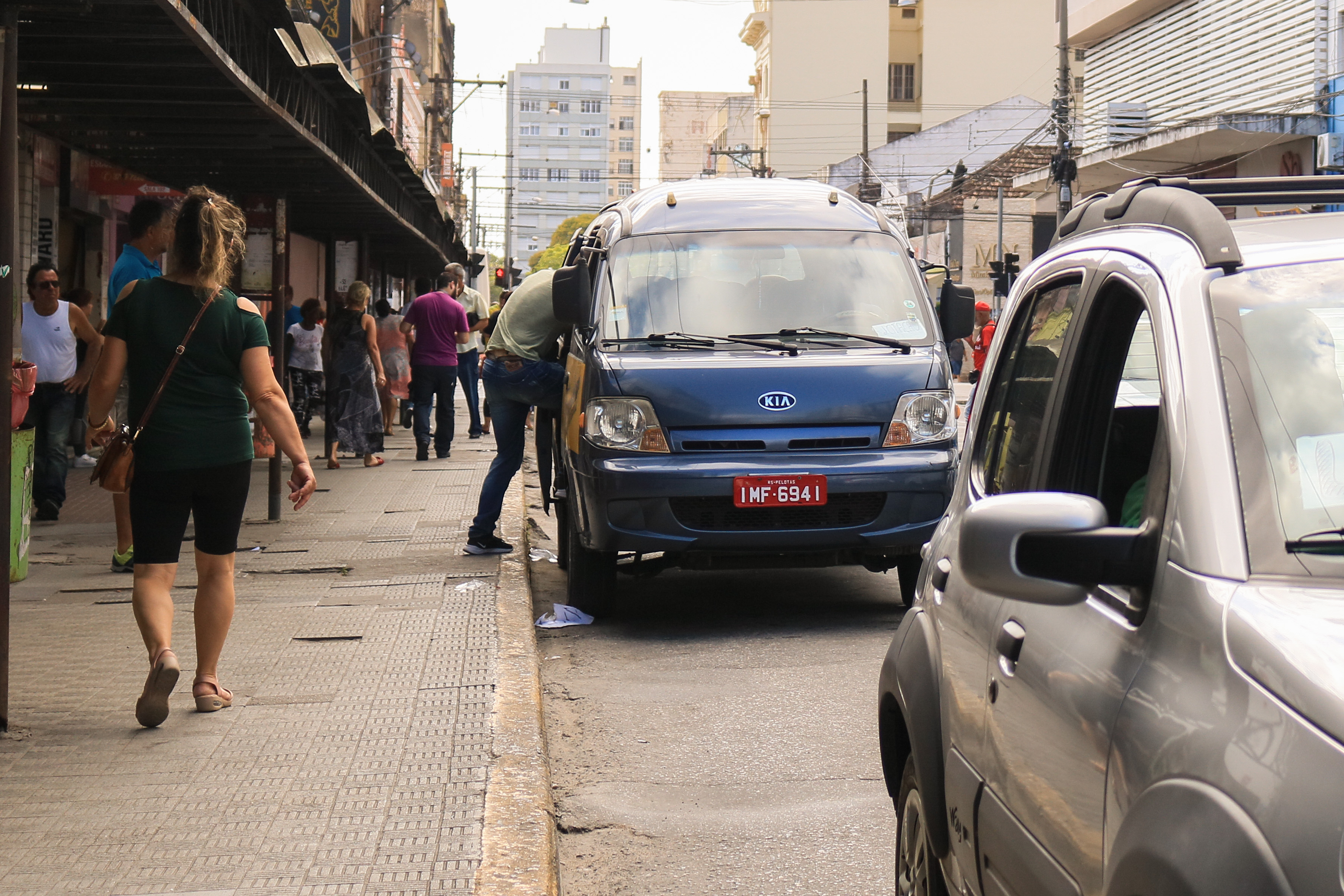 Mais de 50 vans e ônibus foram cadastrados para atuarem no período de paralisação