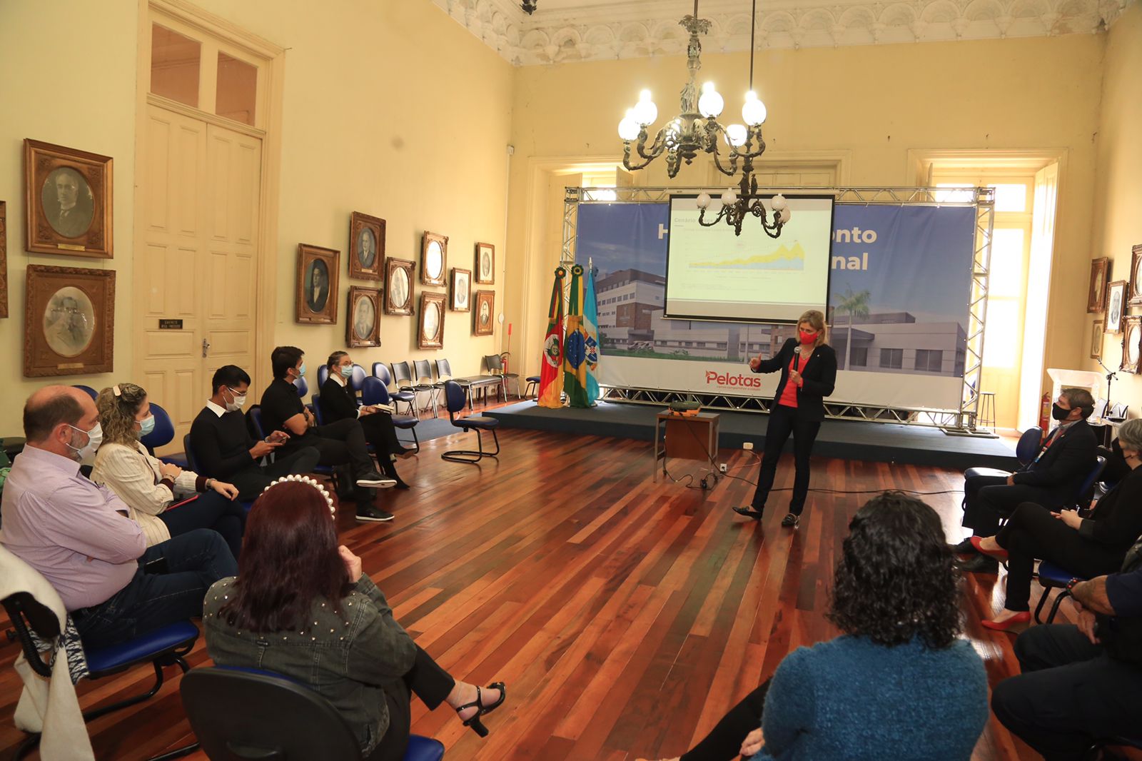 Prefeita falou sobre as ações da política pública do Município a Ivo Gomes e demais representantes e secretários da cidade localizada no Ceará