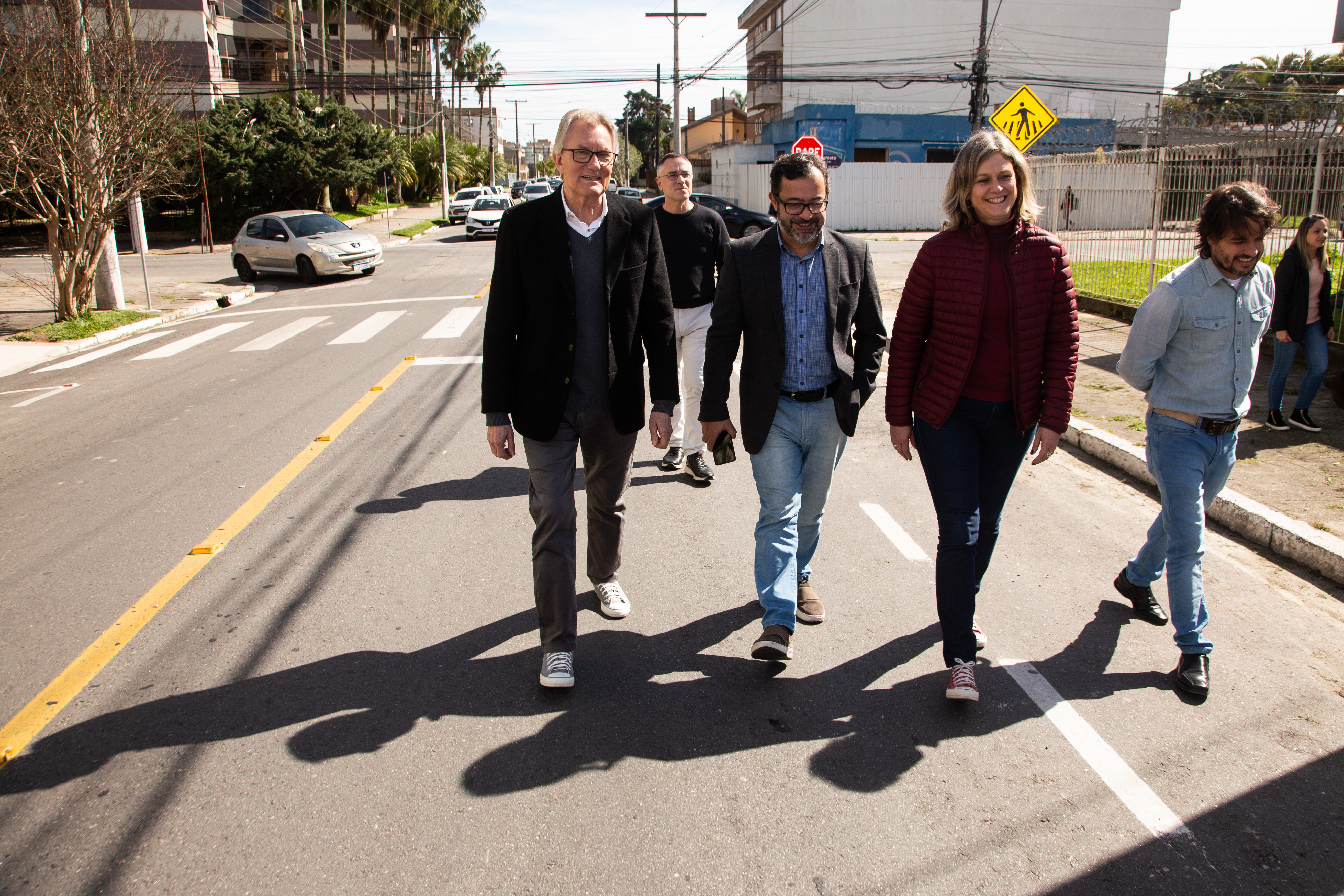 Prefeita Paula visitou a rua para conferir a qualidade das obras e fez a entrega ao uso da comunidade