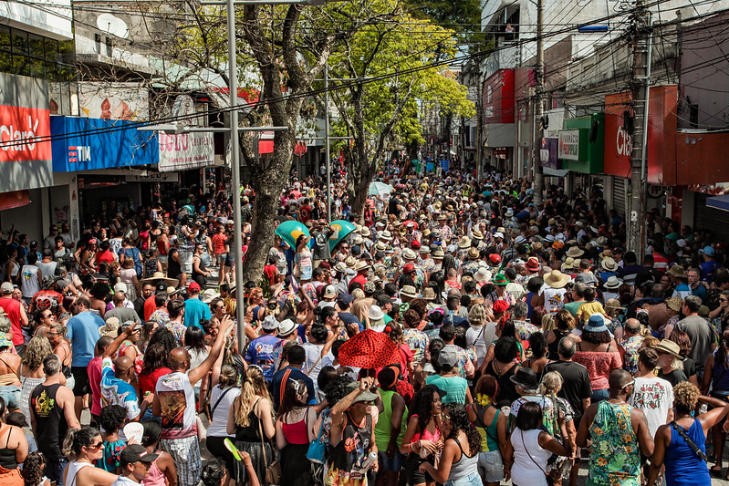 Sábado tem Banda Jacaré da Lagoa, Cordão Carnavalesco Ponto Chic e Museu Esporte Clube; na tarde de domingo, o Bloco do Mapa desfila pela XV de Novembro