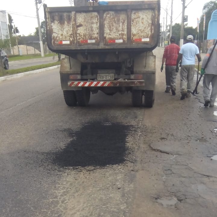 Poder Público prioriza conserto de buracos em vias de áreas de grande movimento