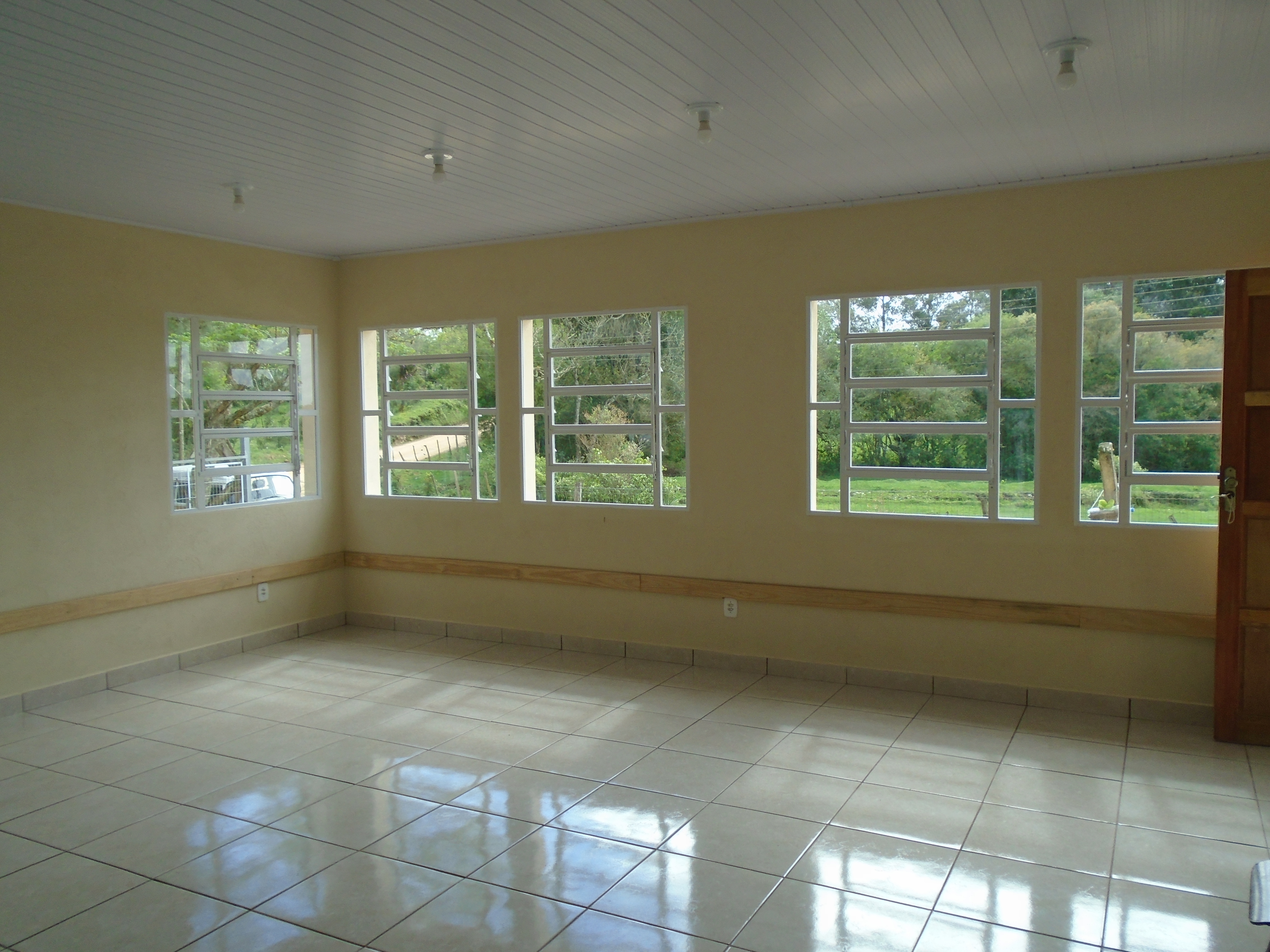 R$ 97 mil foram investidos na construção de uma sala de aula e pátio na escola do 6º distrito