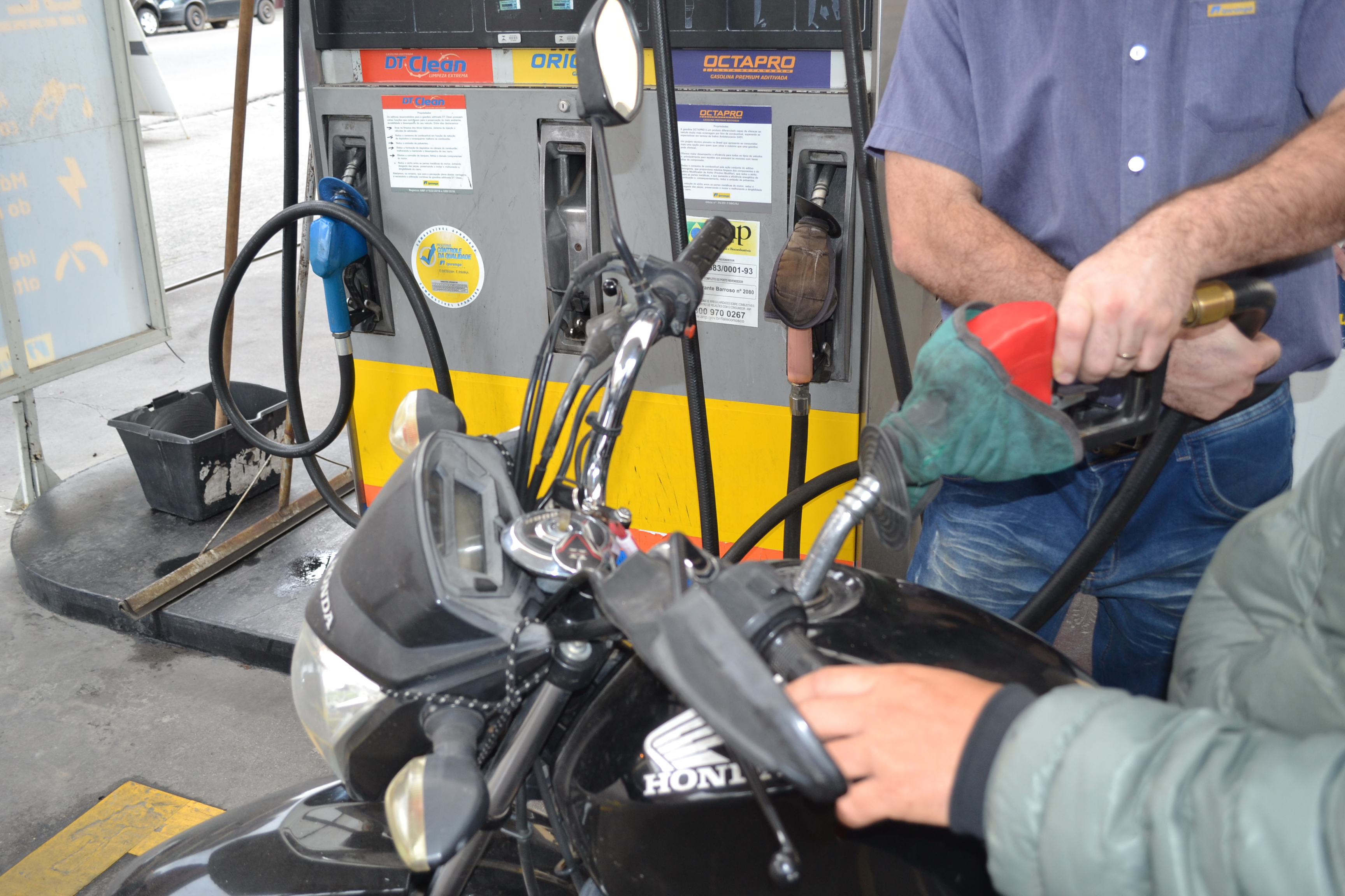 Valor da gasolina, em diferentes postos, vai de R$ 4,299 a R$ 4,578. No caso do diesel, a diferença chegou a 22,87%