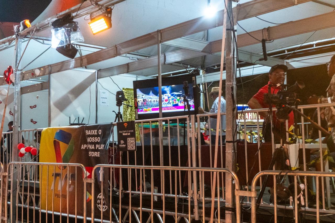 Acompanhamento das festividades conta com lives, vídeos das apresentações, curiosidades e retratos de foliões