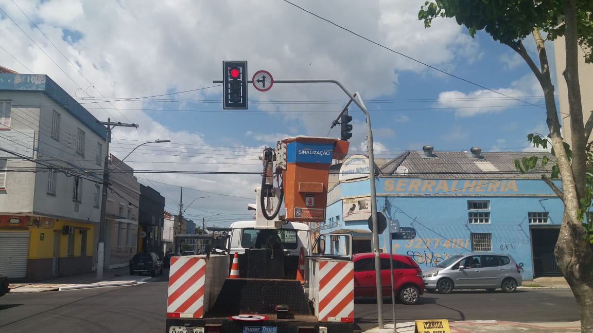 Nova sinalização foi colocada na manhã desta sexta-feira