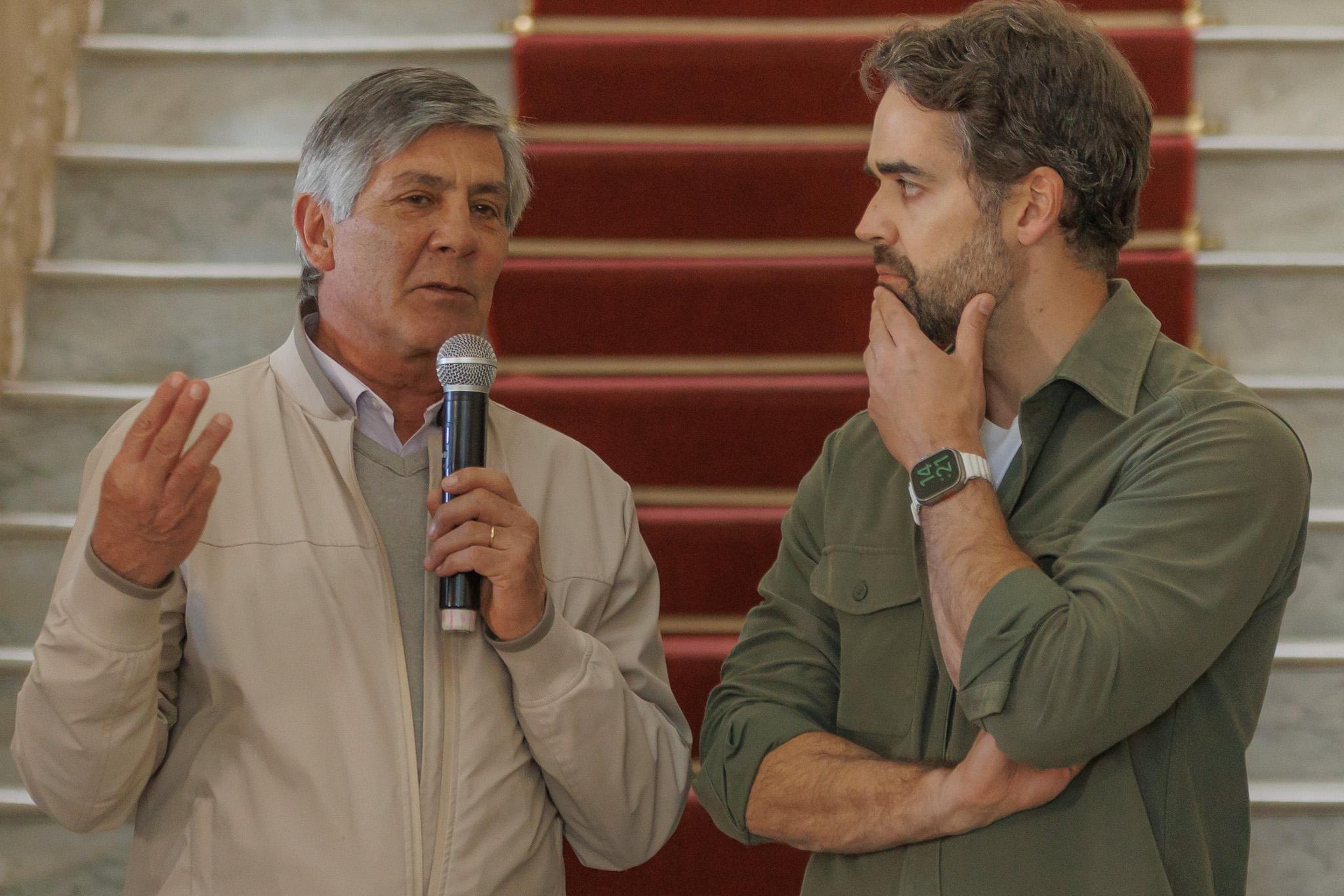 Prefeito recebe Eduardo Leite e chefes do Executivo da região para discutir os impactos da tempestade severa sobre Pelotas e demais municípios