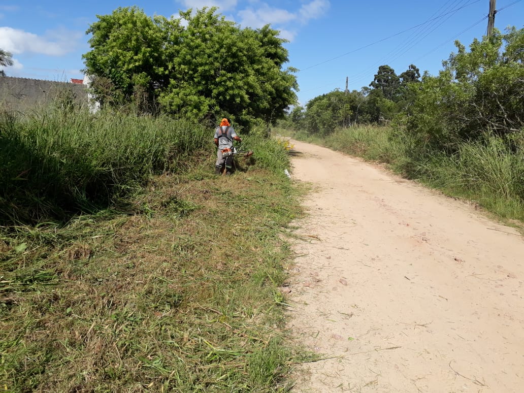 Limpeza urbana, roçado e drenagem estão dentre os trabalhos realizados pela Prefeitura